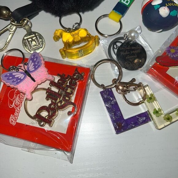 Keychain Lot Of 10 New-Preowned Bundle Keyring Resellers Flea market Collectors - Picture 3 of 6